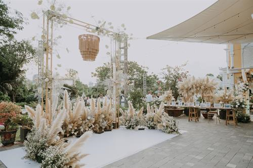 Trang Trí Nhà Hàng 07