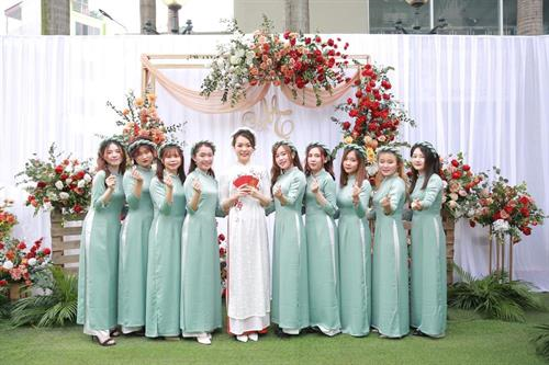 Áo dài và đội ngũ bê quả